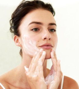 Gesichtswasser oder Reinigungsmilch Tipps